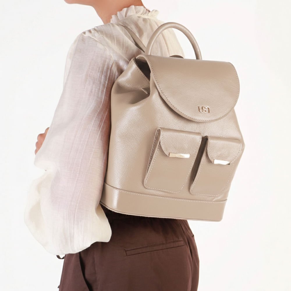 Mochila Couro Bege Bolso Frontal Bege 5