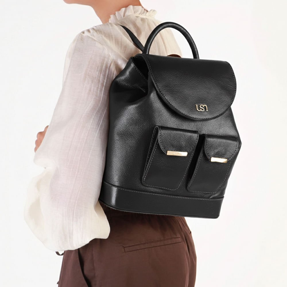 Mochila Couro Preta Bolso Frontal Preto 5