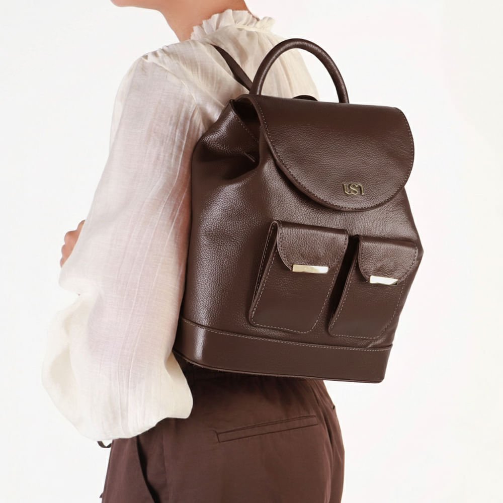 Mochila Couro Marrom Bolso Frontal Marrom 5