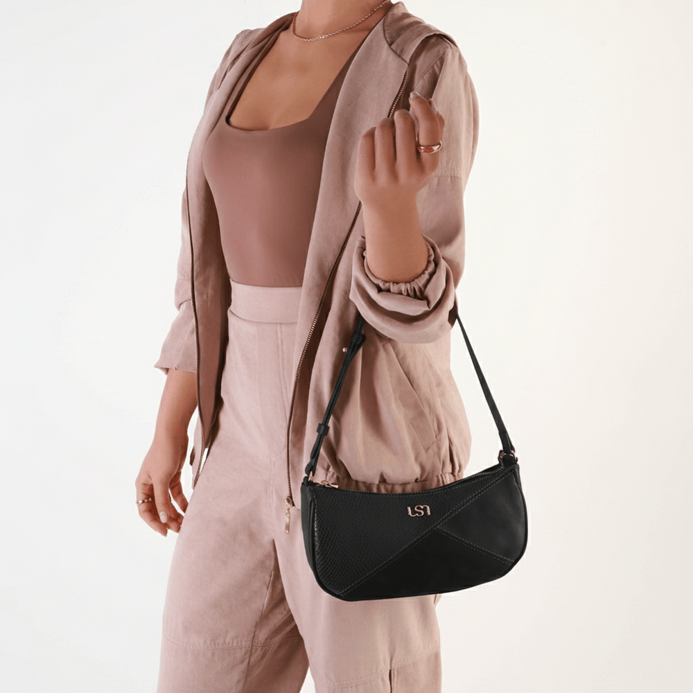 Bolsa Baguete Couro Preta Recortes Preto 4
