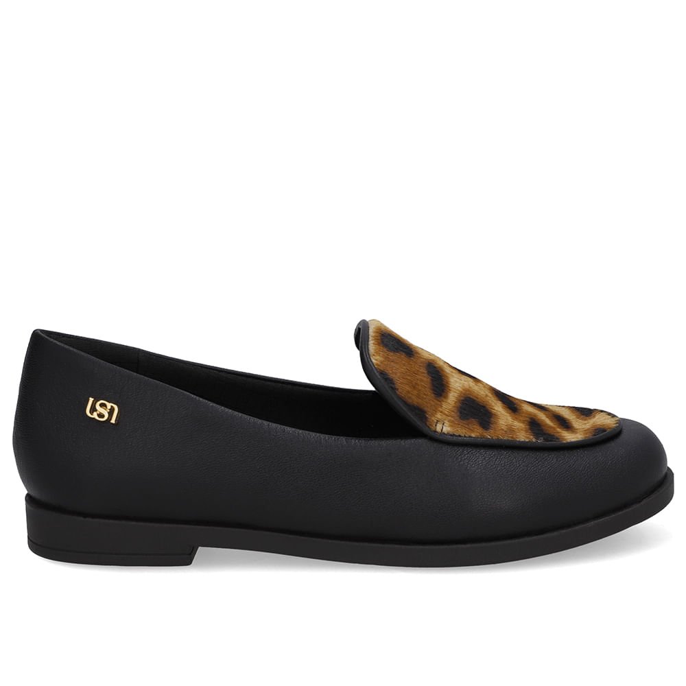 Loafer Couro Preto Detalhe Pelo