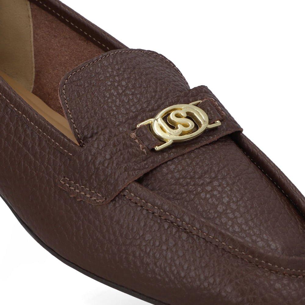 Loafer Couro Marrom Pinhão Enfeite Monograma Marrom 4