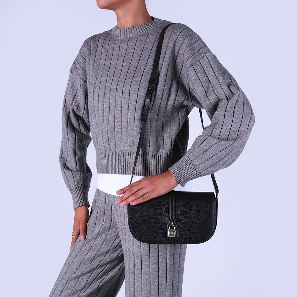 Bolsa Tiracolo Couro Preta Enfeite Cadeado Preto 4