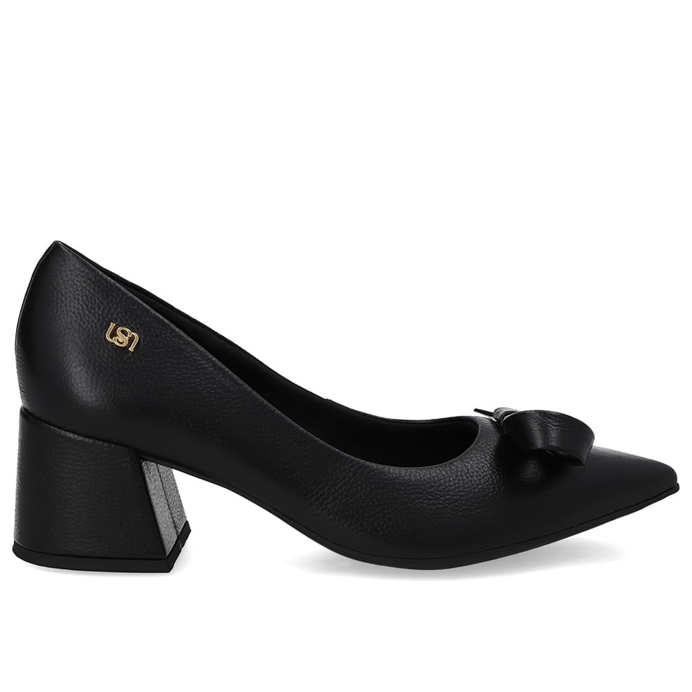 Scarpin Preto Bico Fino Couro Laço