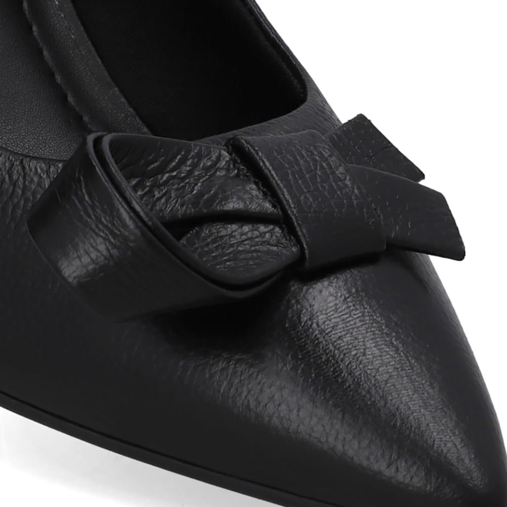 Scarpin Preto Bico Fino Couro Laço Preto 4