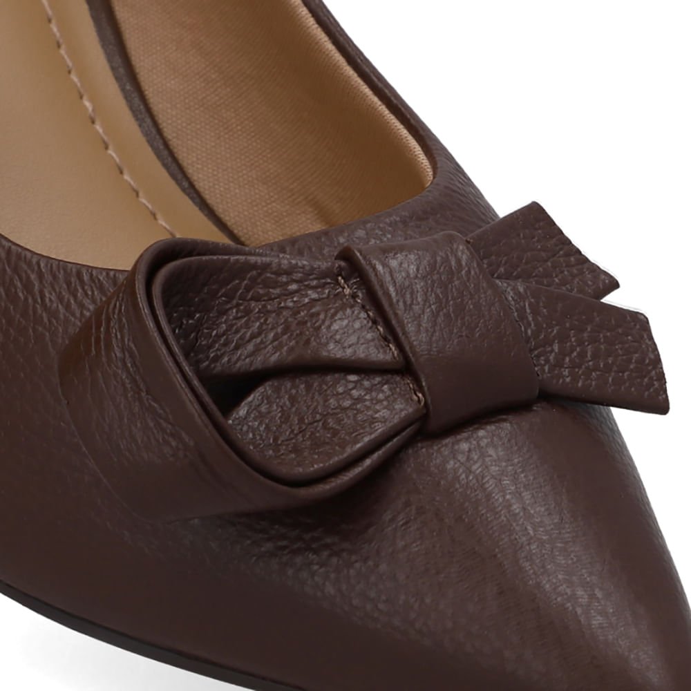 Scarpin Marrom Bico Fino Couro Laço Marrom 4