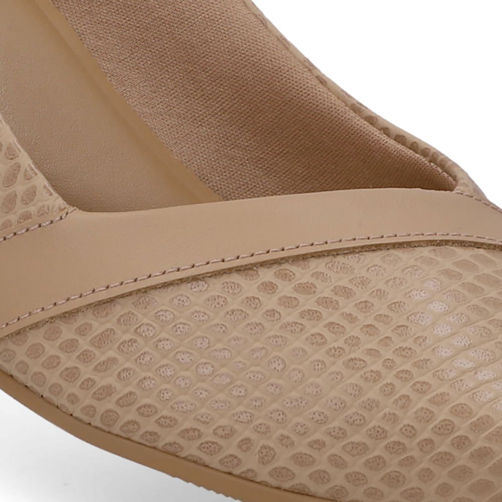 Scarpin Couro Bege Bico Fino Bege 4