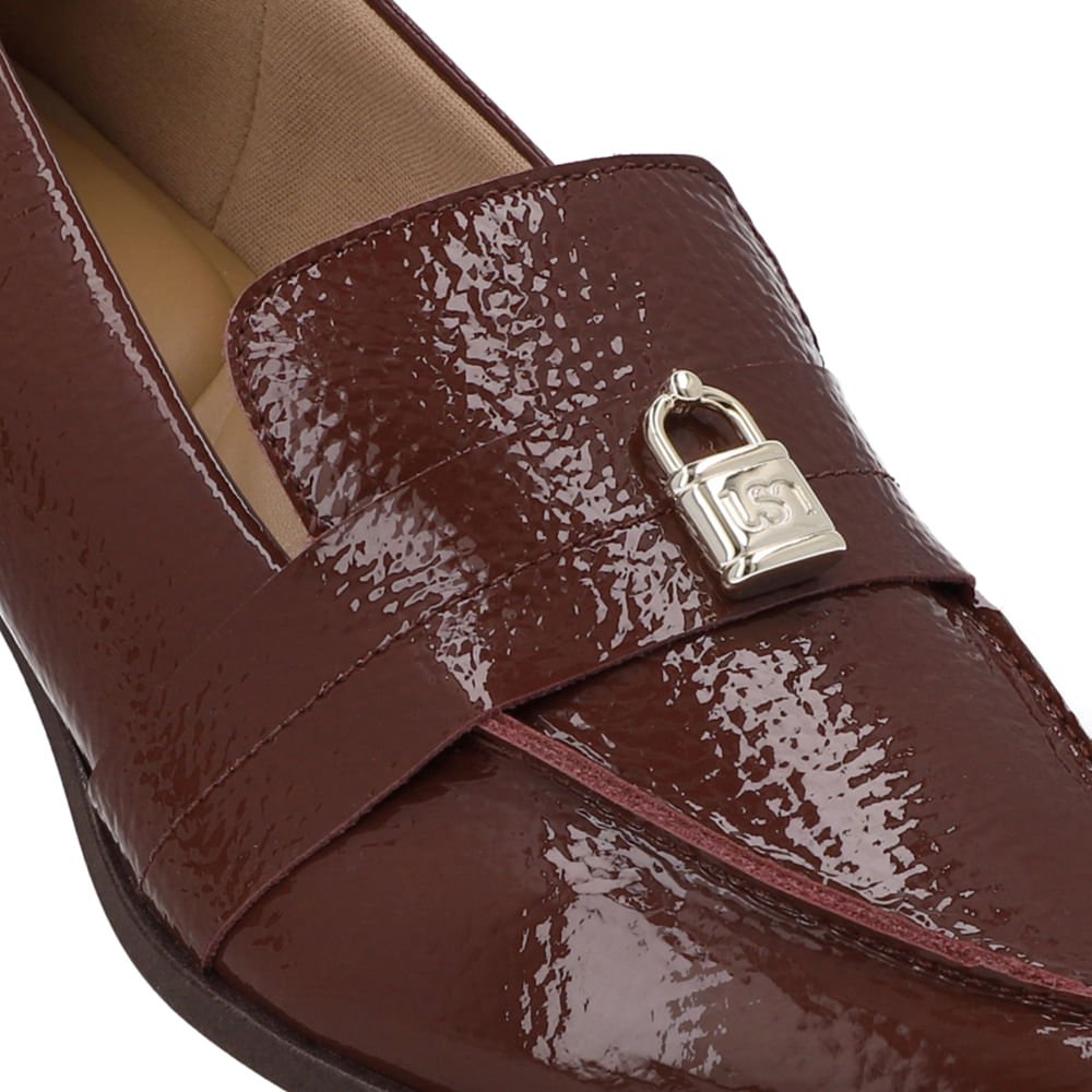 Loafer Couro Vermelho Bico Fino Enfeite Cadeado Vermelho 4