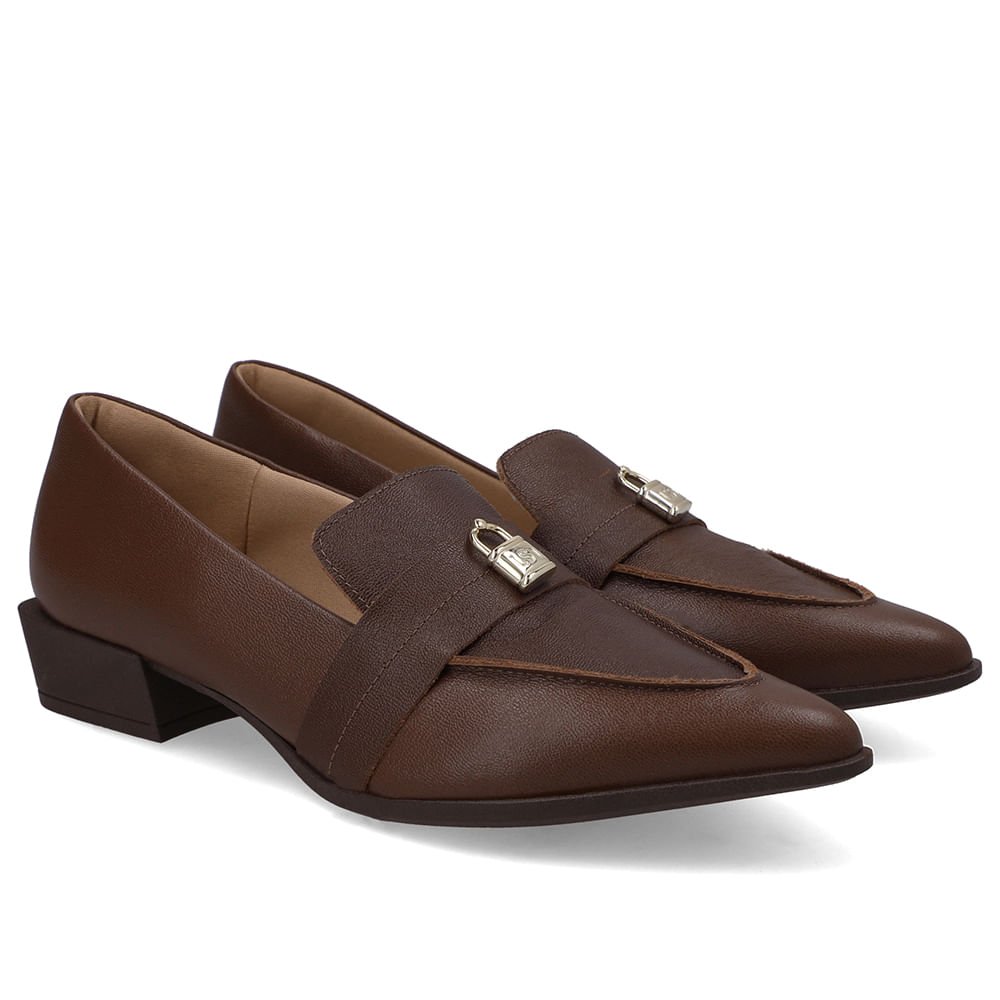 Loafer Couro Marrom Bico Fino Enfeite Cadeado Marrom 2