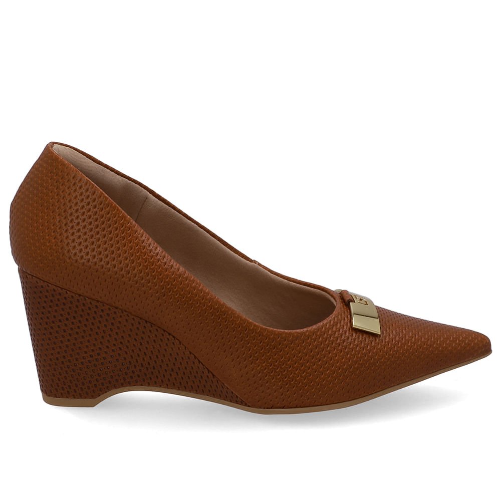 Scarpin Couro Marrom Enfeite Chapa