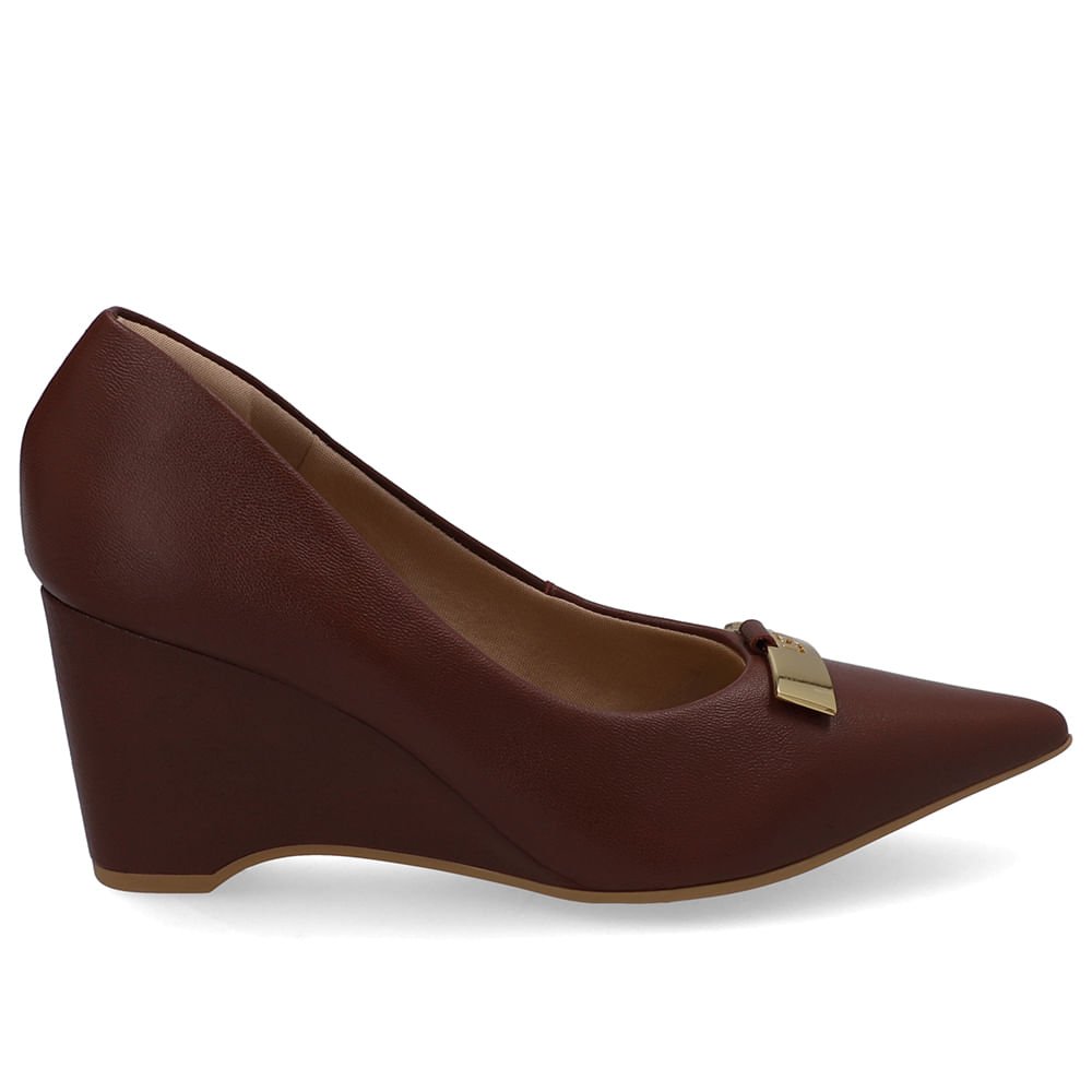 Scarpin Couro Vermelho Enfeite Chapa