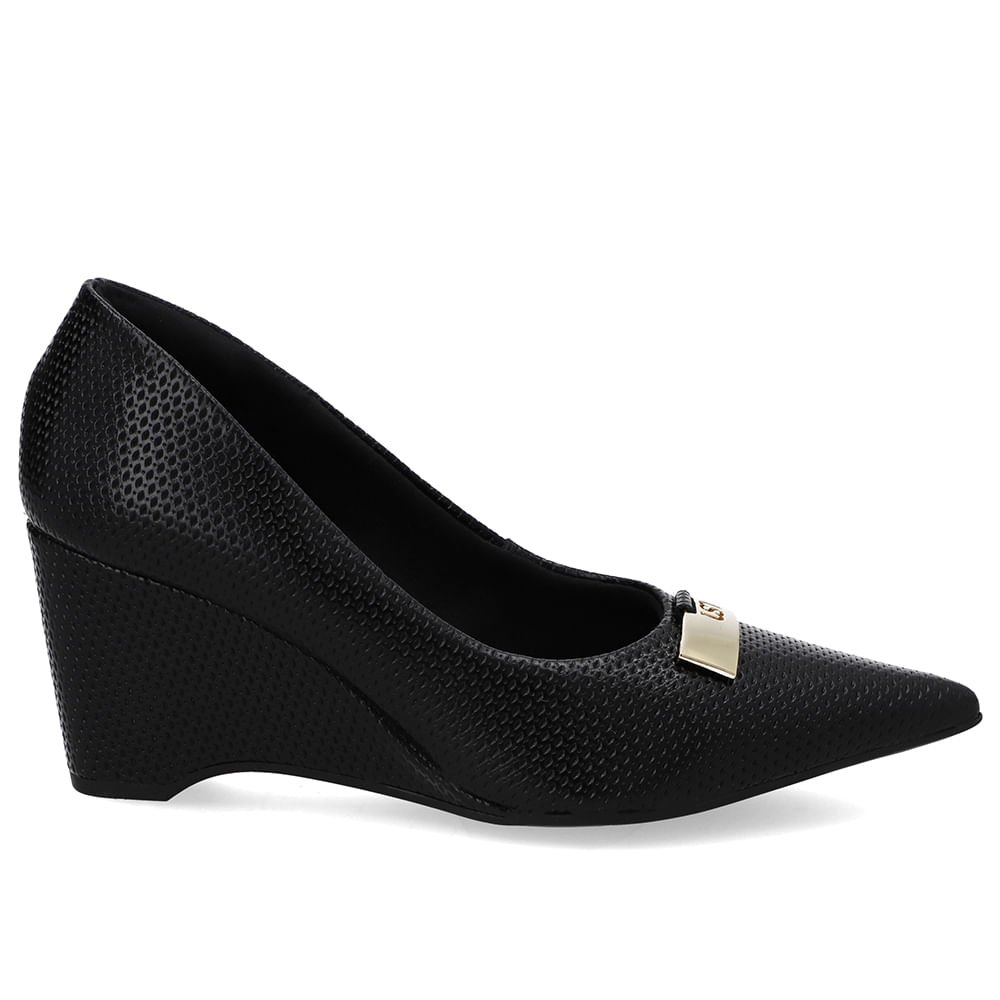 Scarpin Couro Preto Enfeite Chapa