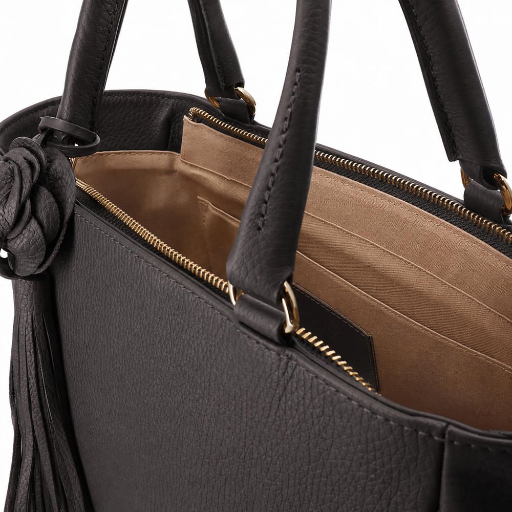 Bolsa Tote Couro Preta Com Charm Flor Preto 3