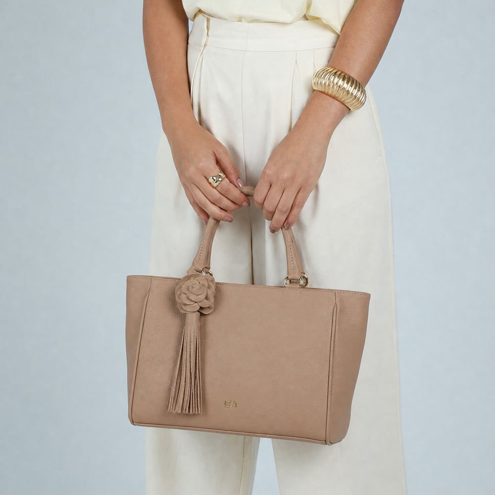 Bolsa Tote Couro Bege Com Charm Flor Bege 5