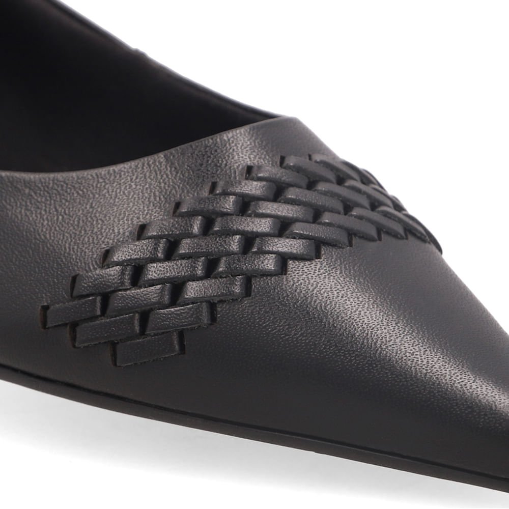 Sapatilha Em Couro Preto Com Detalhe Entrelaçado Preto 4