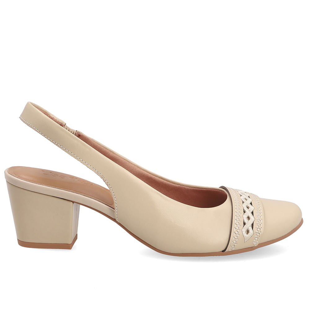 Slingback Em Couro Bege Com Salto Bloco E Detalhe Bordado