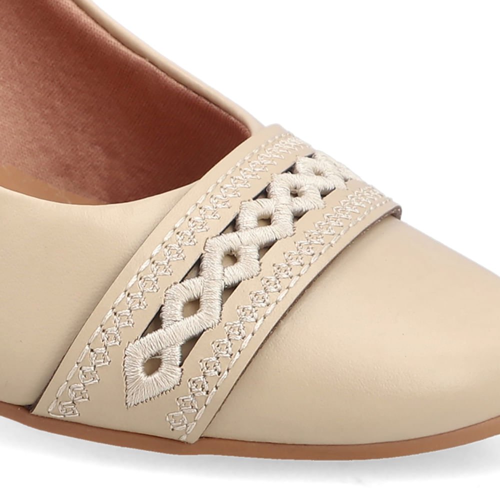 Slingback Em Couro Bege Com Salto Bloco E Detalhe Bordado Bege 4