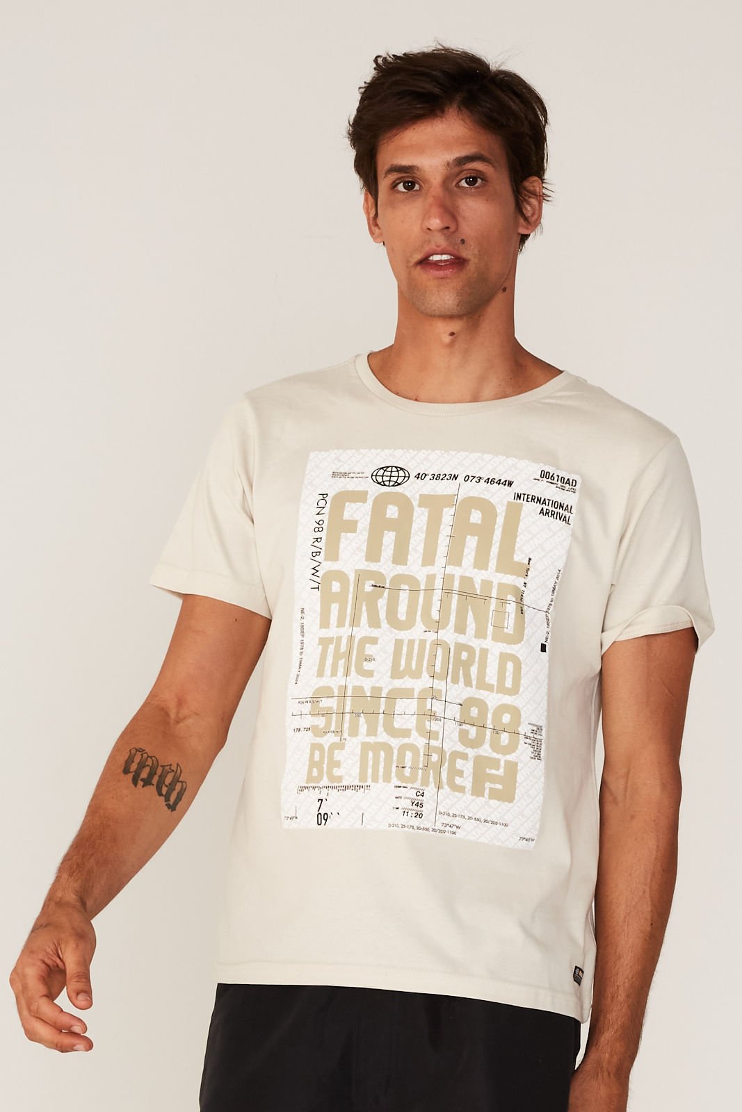 Camiseta Fatal Estampada Bege