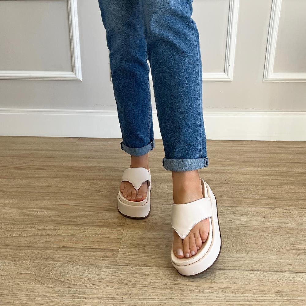 Flat Tamanco Dedo Avril Off White