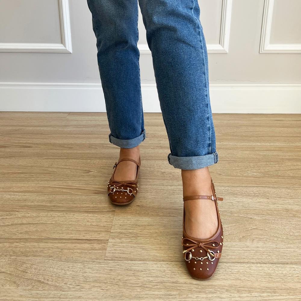 Sapatilha Amanda Tachas Laço Caramelo Marrom 5