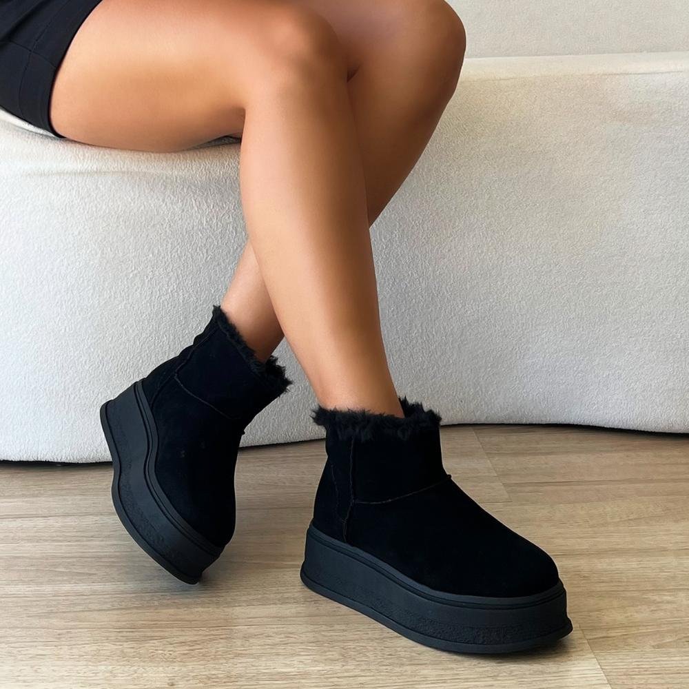 Bota de Pelos Forrada Plataforma Cano Baixo Preto Preto 2