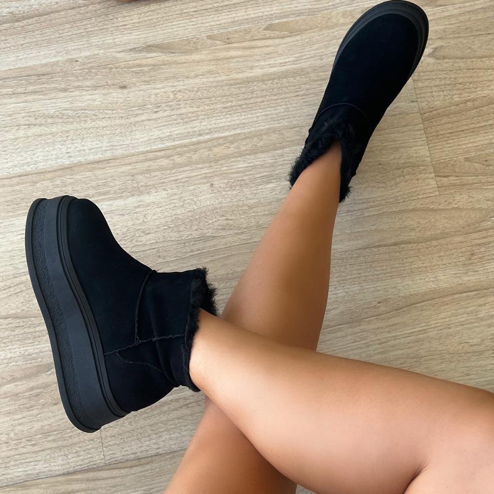 Bota de Pelos Forrada Plataforma Cano Baixo Preto 4