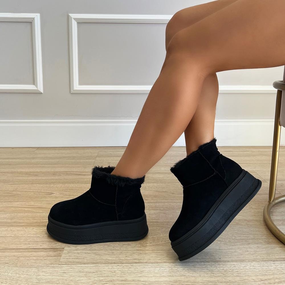 Bota de Pelos Forrada Plataforma Cano Baixo Preto 7