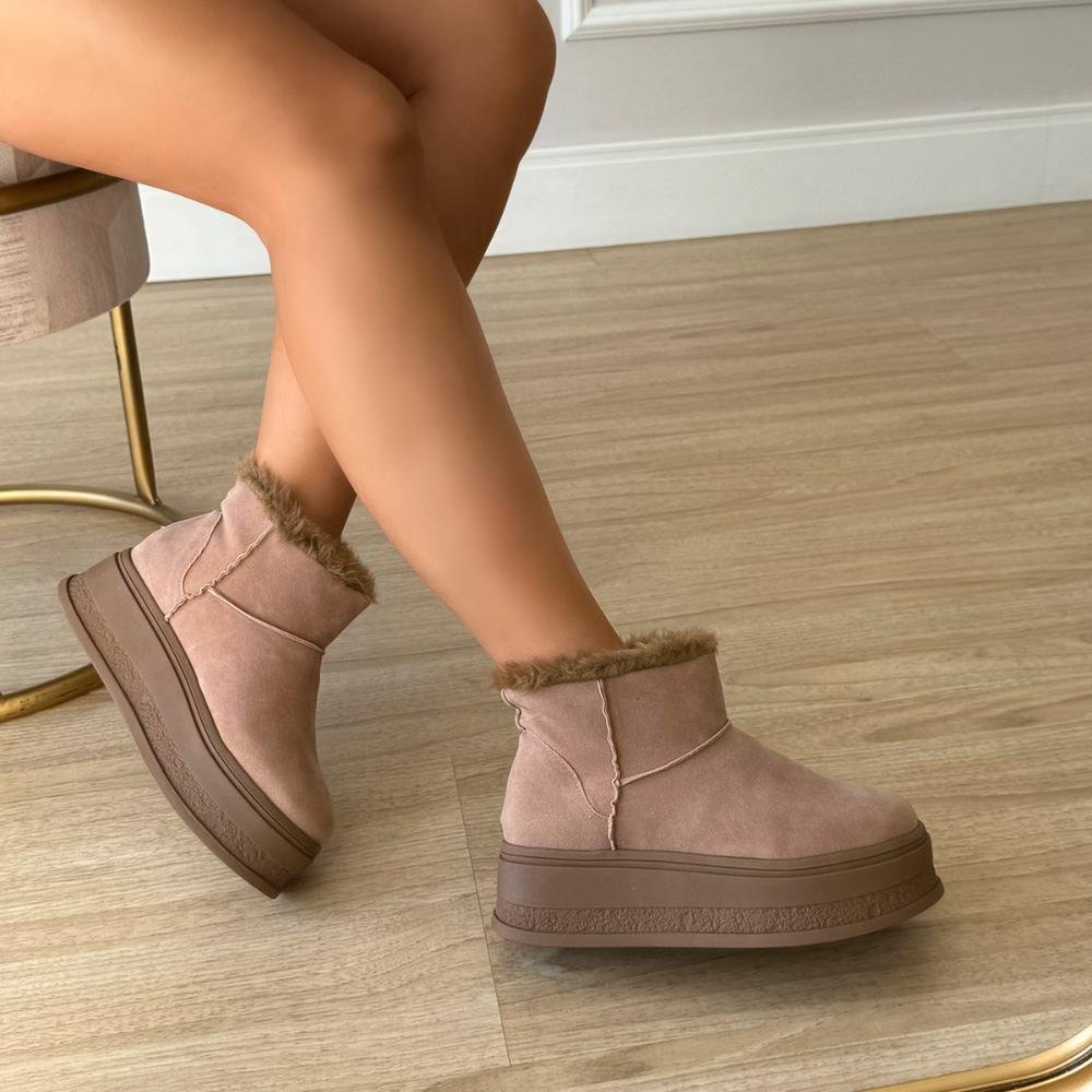 Bota de Pelos Forrada Plataforma Cano Baixo Bege Bege 4