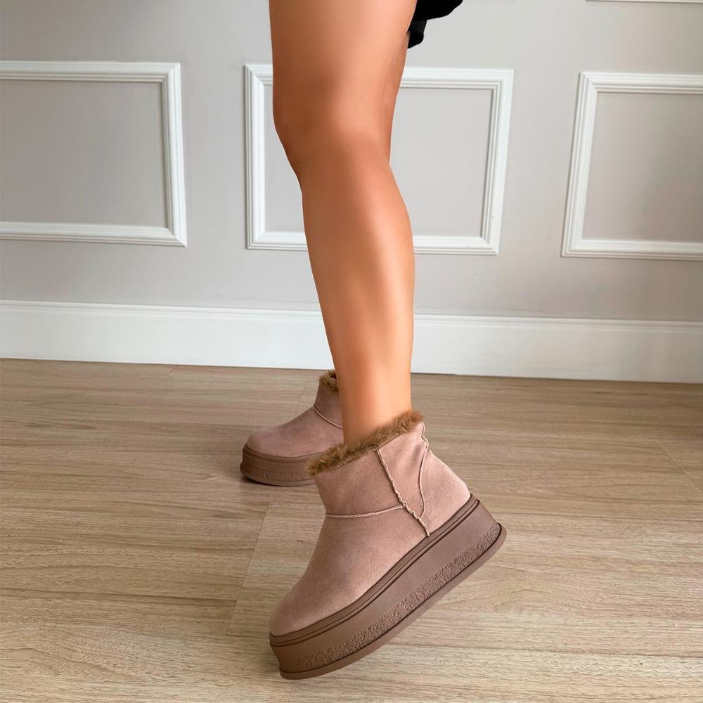Bota de Pelos Forrada Plataforma Cano Baixo Bege Bege 7