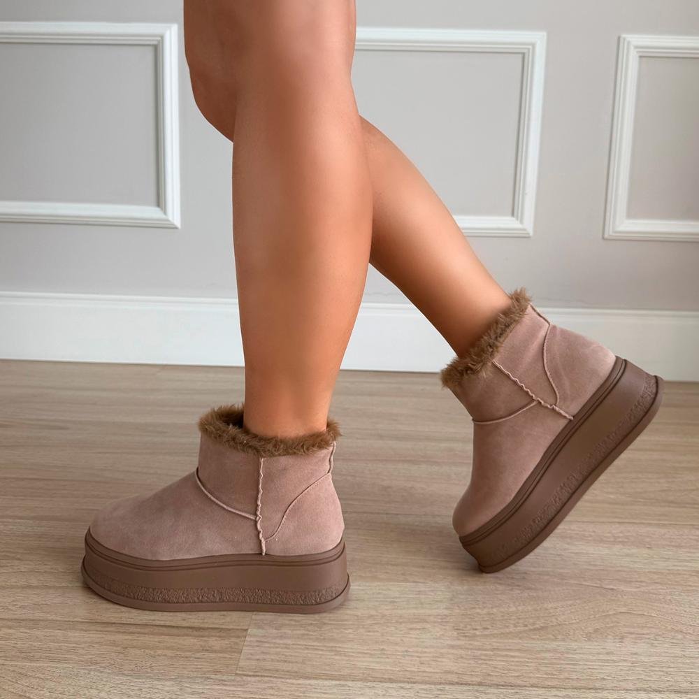 Bota de Pelos Forrada Plataforma Cano Baixo Bege Bege 8