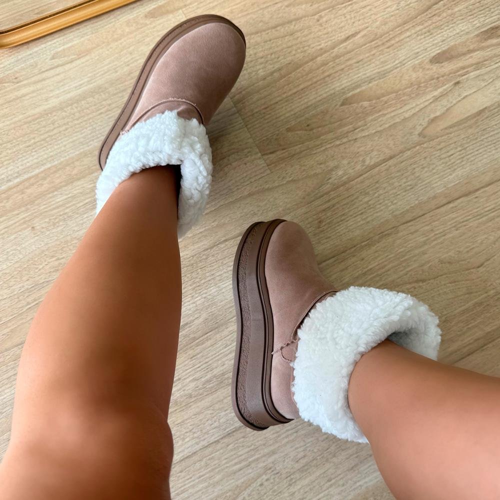 Bota de Pelos Forrada Salto Plataforma Cano Médio Bege com Branco Bege 2