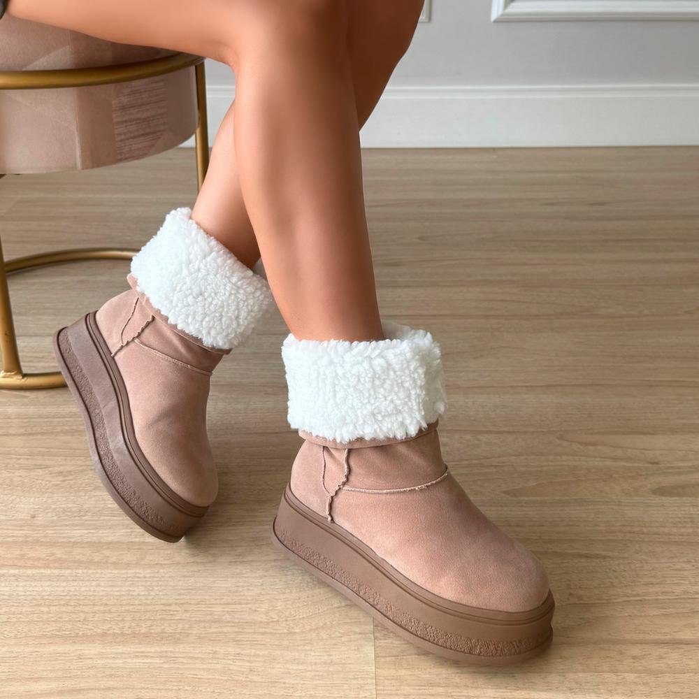 Bota de Pelos Forrada Salto Plataforma Cano Médio Bege com Branco Bege 4