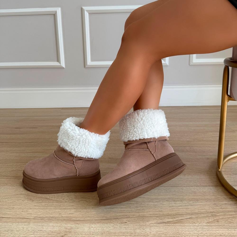 Bota de Pelos Forrada Salto Plataforma Cano Médio Bege com Branco Bege 6