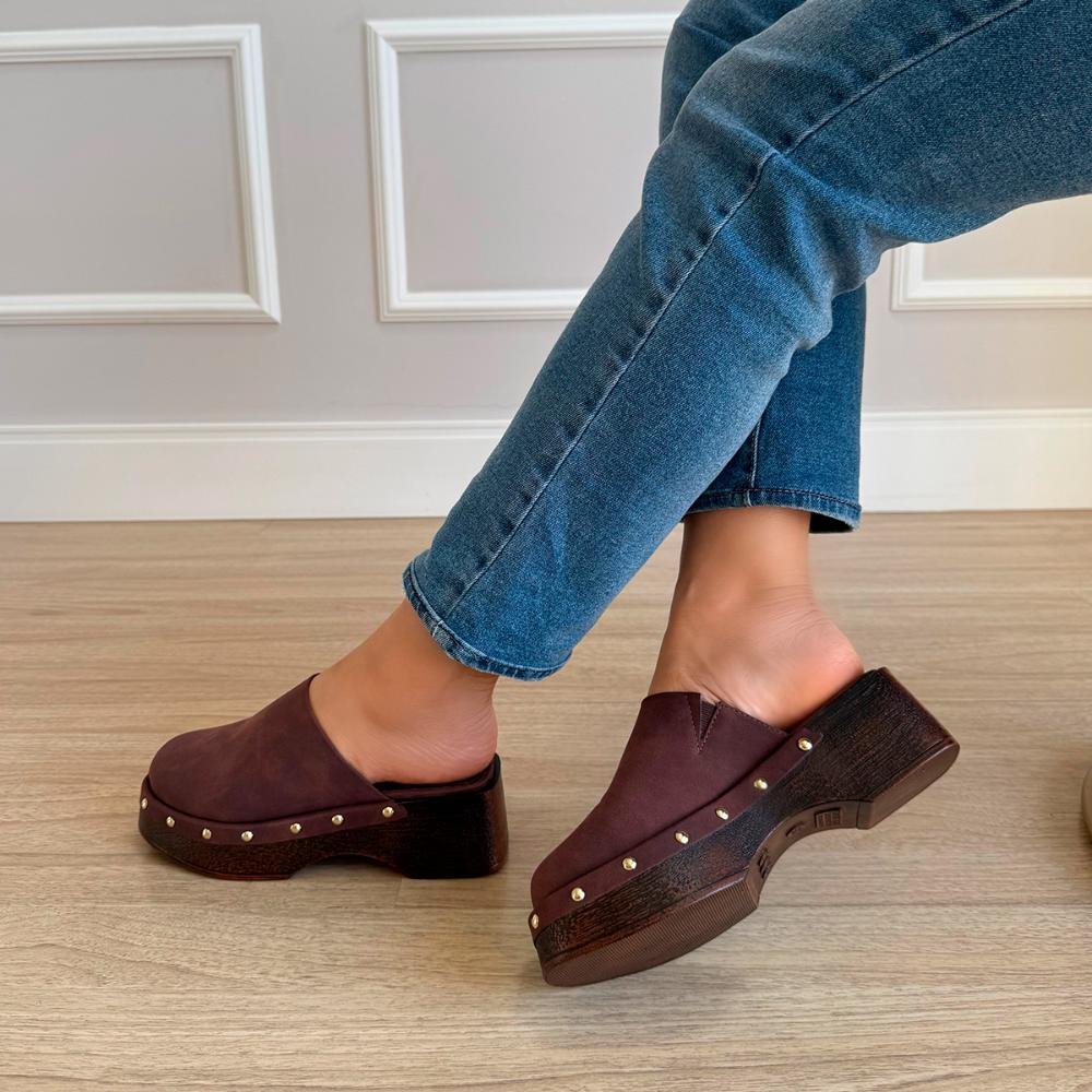 Mule Clog Tachas Maby Camurça Marrom Marrom 2