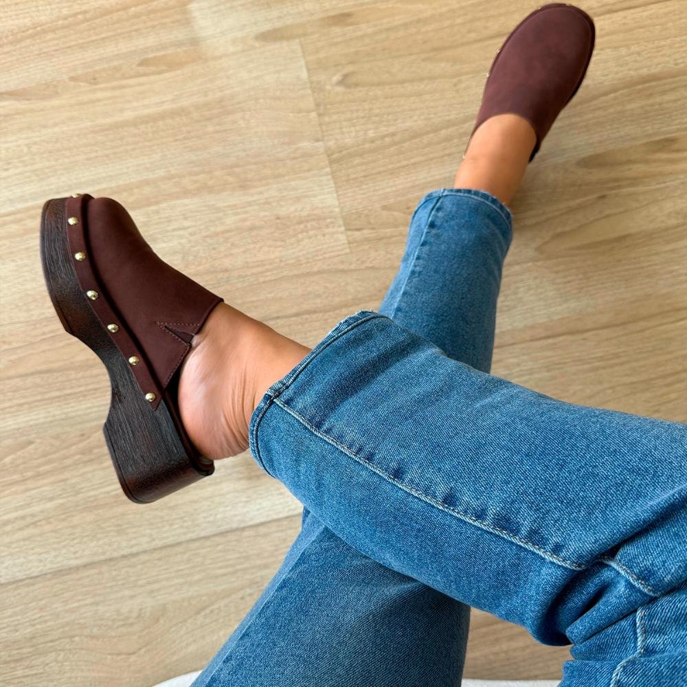 Mule Clog Tachas Maby Camurça Marrom Marrom 4