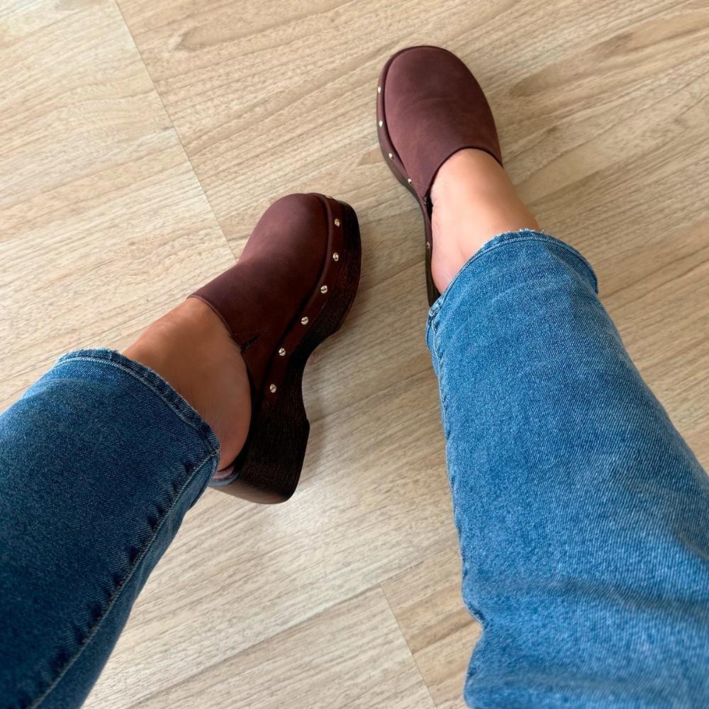 Mule Clog Tachas Maby Camurça Marrom Marrom 6