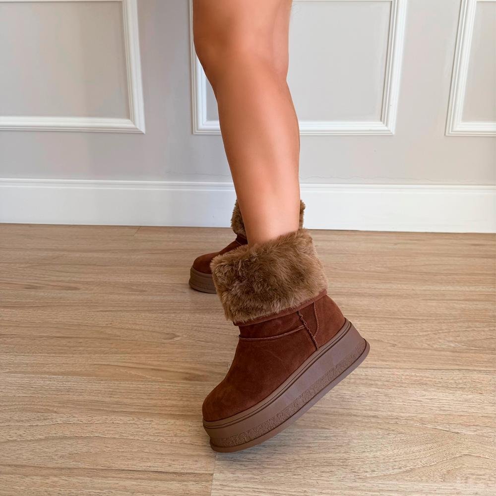 Bota de Pelos Forrada Salto Plataforma Cano Médio Caramelo Caramelo 8