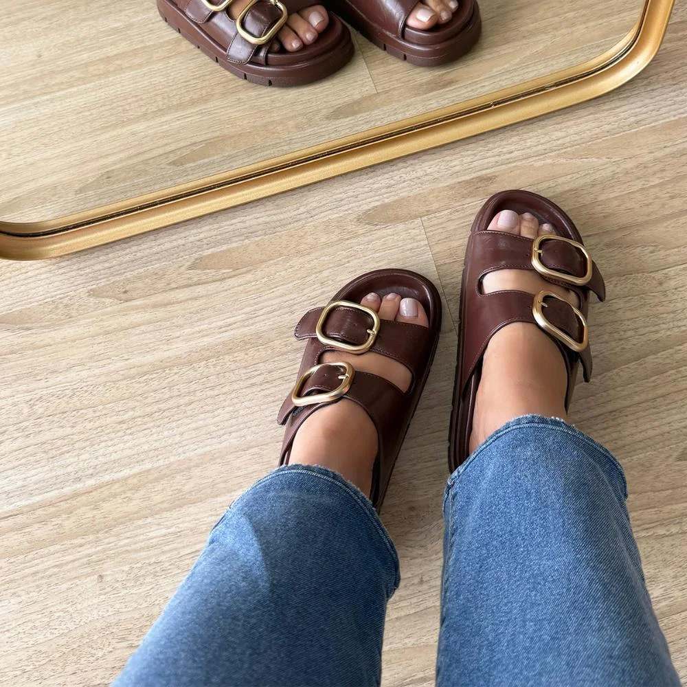 Sandália Flat Maya Marrom Fivelas Dourada Marrom 5