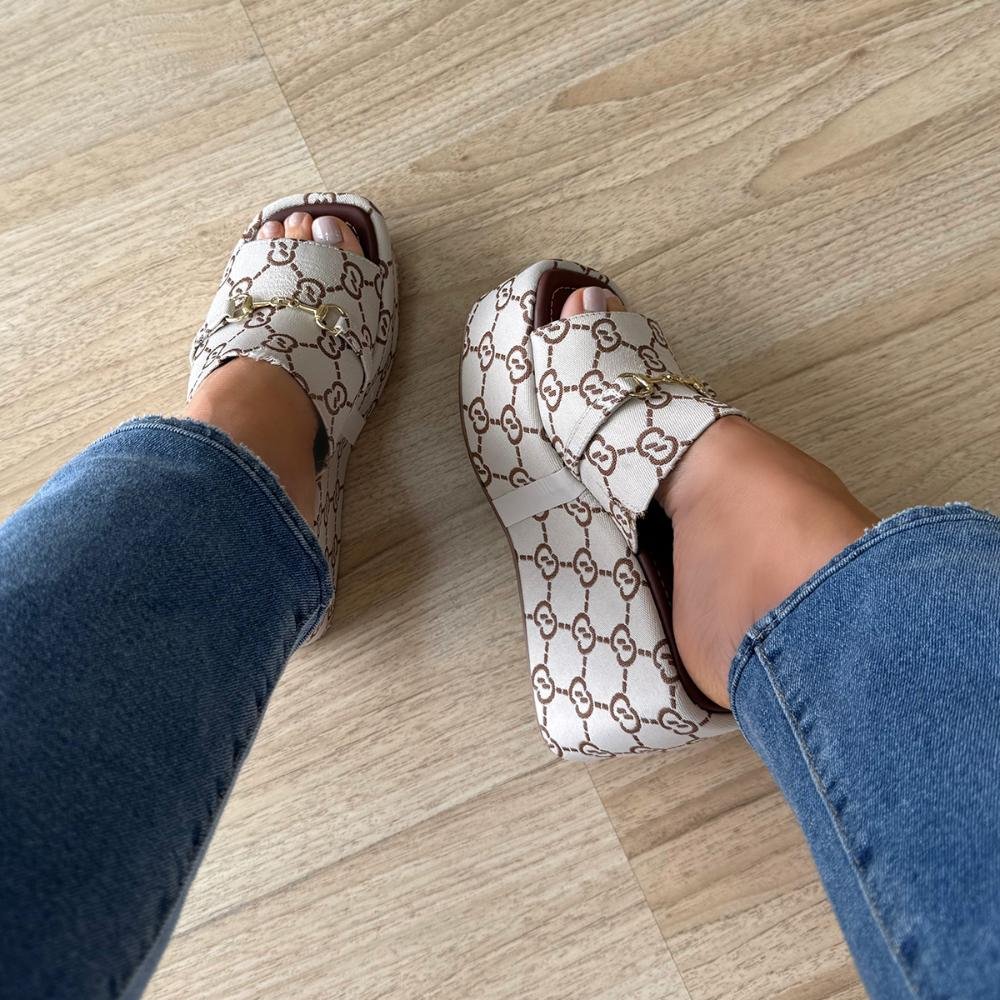 Isis - Tamanco Plataforma Bistro Estampado com Fivela Dourada Off White 2