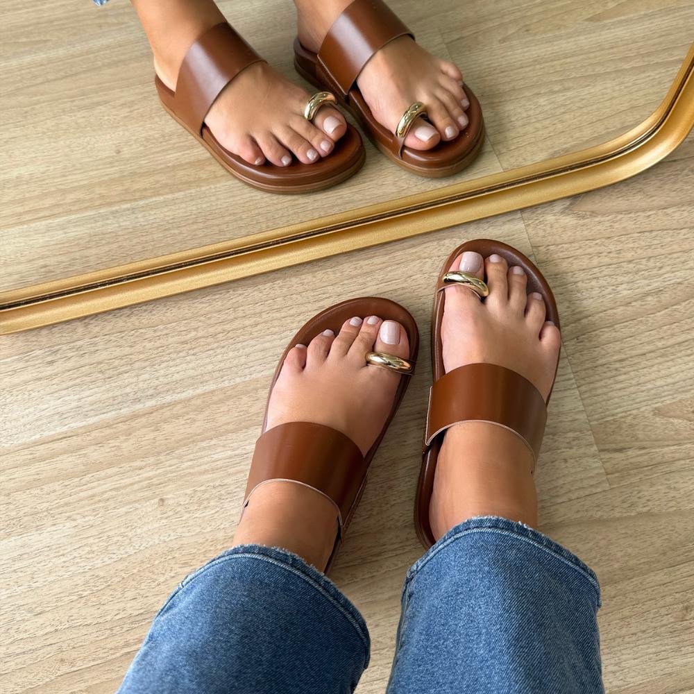 Lizzy - Flat Feminina Tira Larga Marrom e Detalhe Metal Marrom 6