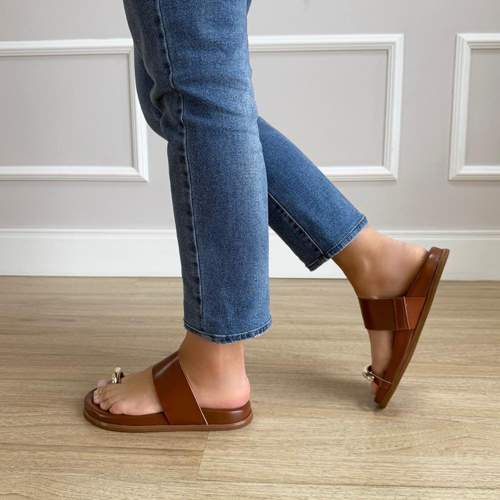 Lizzy - Flat Feminina Tira Larga Marrom e Detalhe Metal Marrom 3