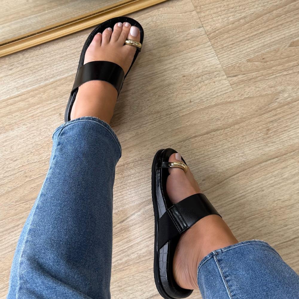 Lizzy - Flat Feminina Tira Larga Preta e Detalhe Metal Preto 5