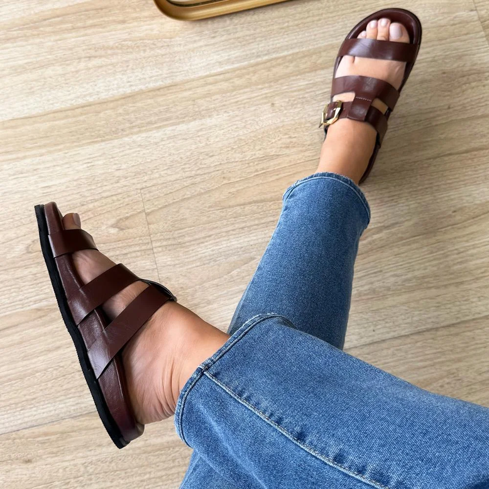 Suzana - Flat Rasteira Feminina com Tiras e Fivela Ajustável Marrom 5