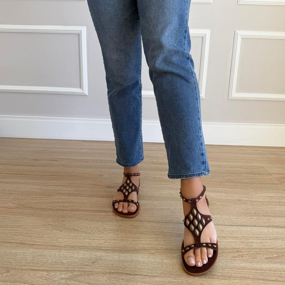 Pati - Rasteira Gladiadora Camurça Marrom com Tachas Metálicas Marrom 5