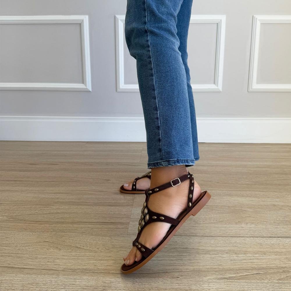 Pati - Rasteira Gladiadora Camurça Marrom com Tachas Metálicas Marrom 6