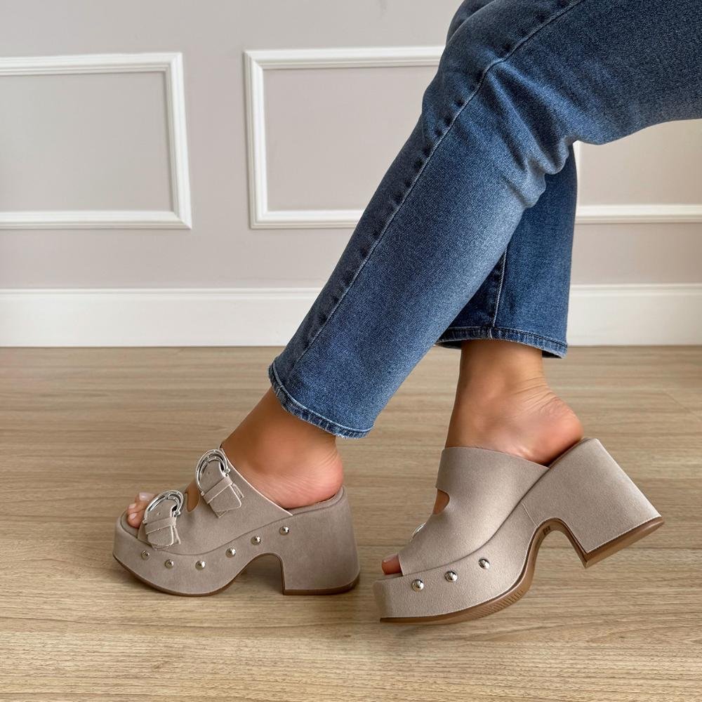 Karyn - Tamanco Plataforma Cinza Fivela Vintage com Tachas Cinza 2