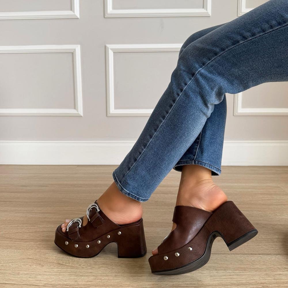 Karyn - Tamanco Plataforma Marrom Fivela Vintage com Tachas Marrom 5