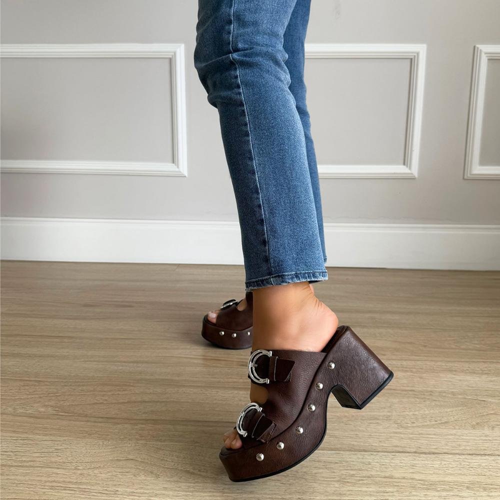 Karyn - Tamanco Plataforma Marrom Fivela Vintage com Tachas Marrom 7