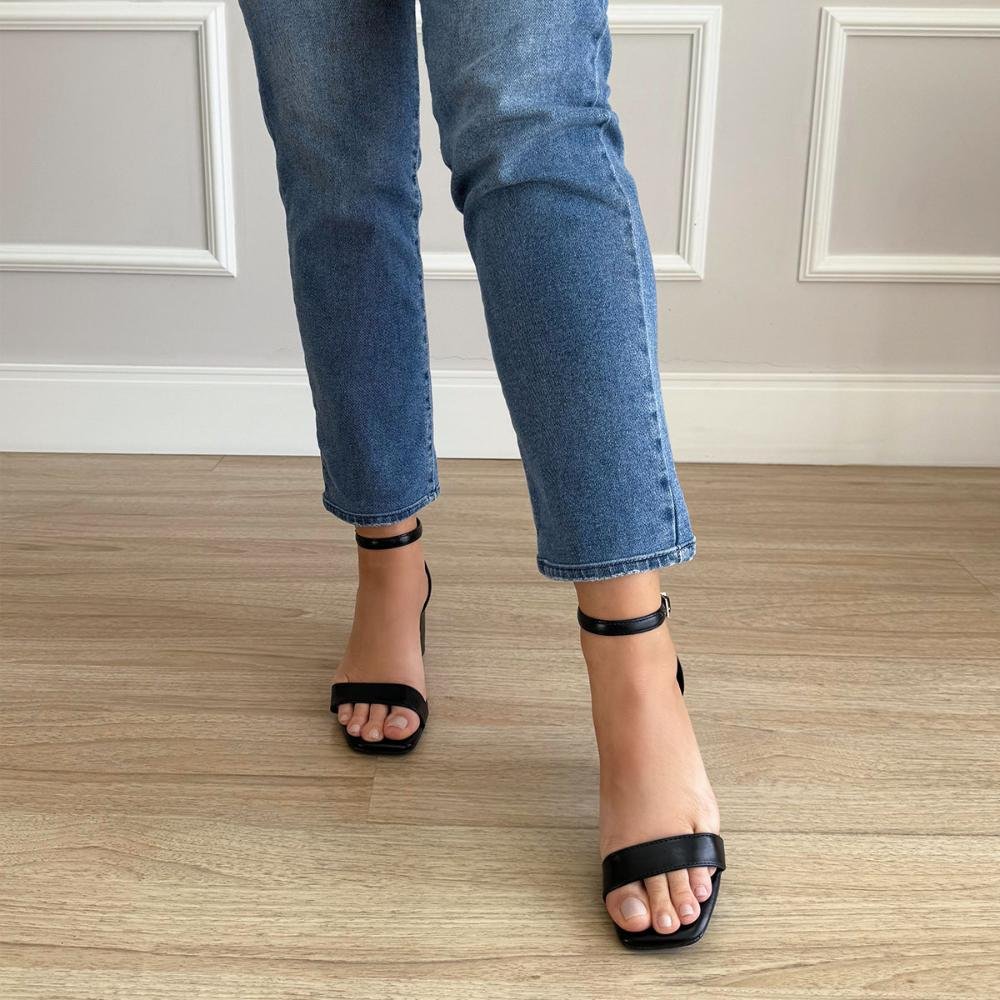 Gisele - Sandália Feminina Preta com Salto Bloco Médio Preto 6