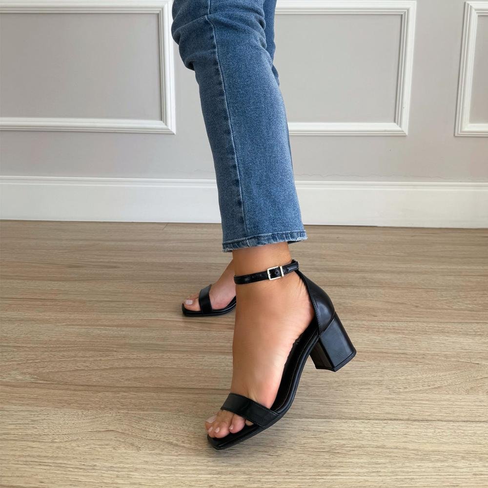 Gisele - Sandália Feminina Preta com Salto Bloco Médio Preto 8